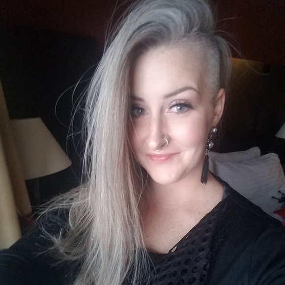 Meet your Posher, Joelle - Picture 2 of 2